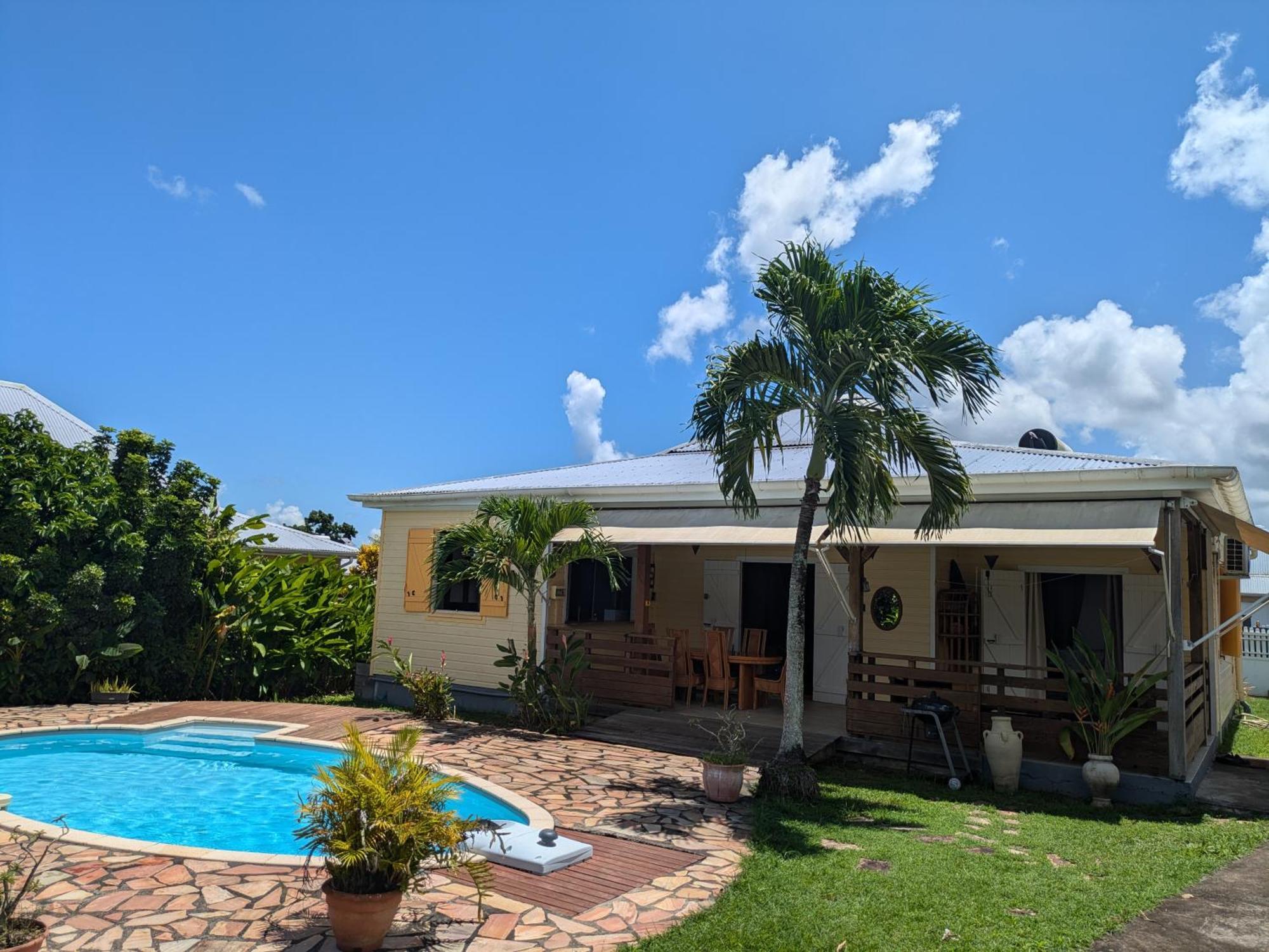 Charmante Villa Creole Climatisee, Jardin Tropical Et Piscine Prives Lamentin Exterior photo